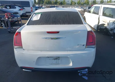 2015 Chrysler 300 S z USA, uszkodzony, nr VIN 2C3CCABG3FH921903